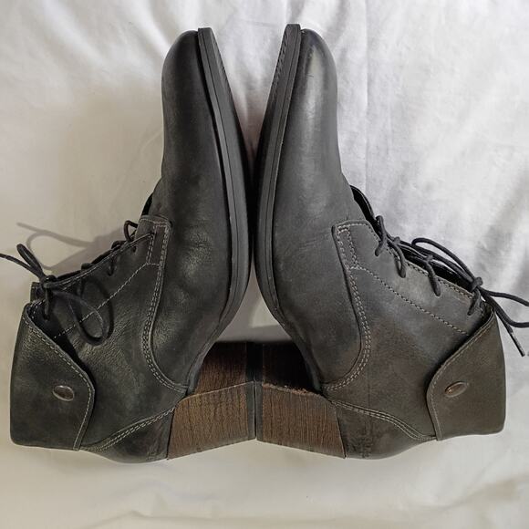 TAOS Women's 11-11.5(US) 42(Eur) Scribe Booties Black Leather Heeled Lace-Up - Picture 6 of 14